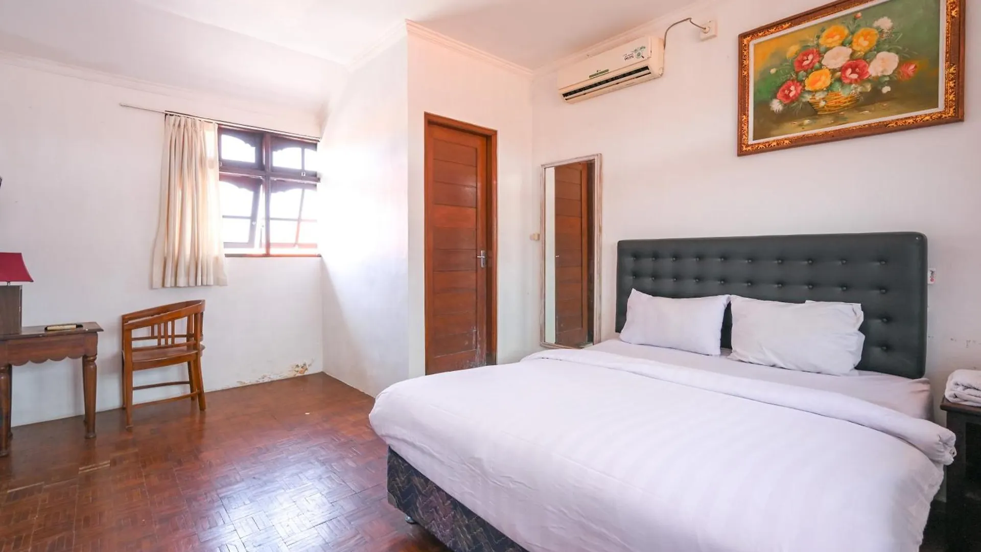 Ceria Guesthouse Seminyak Mitra Reddoorz Hotel