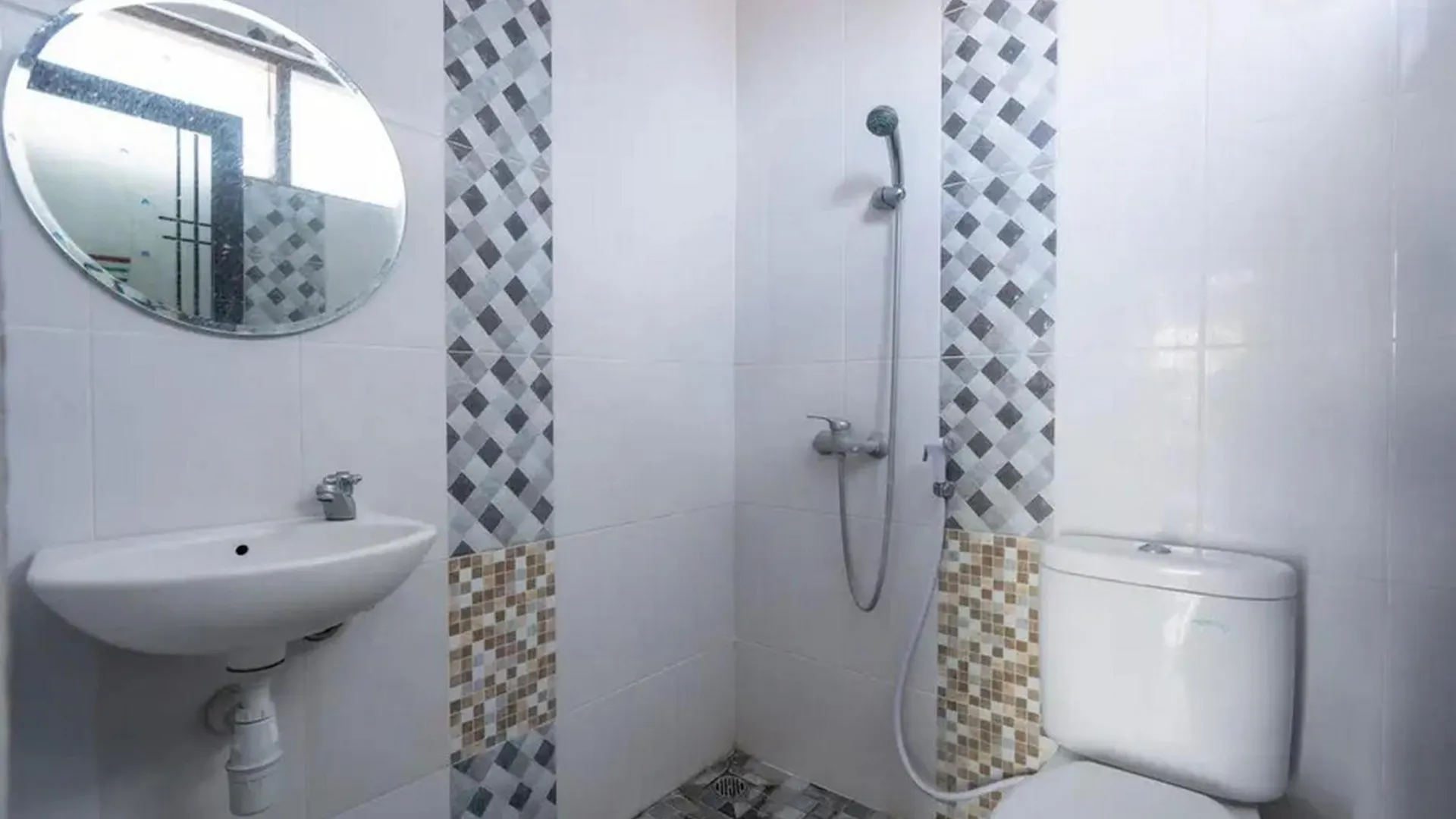 Hotel Ceria Guesthouse Seminyak Mitra Reddoorz