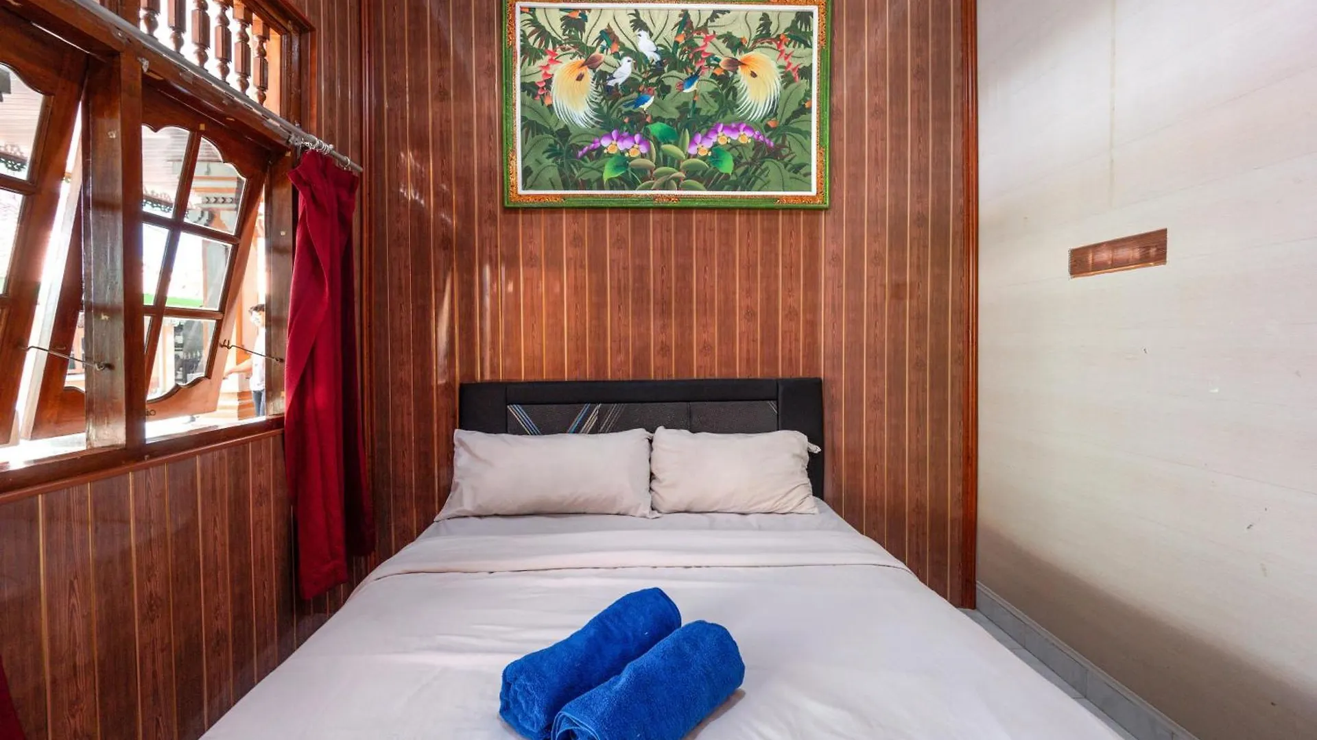 Hotel Ceria Guesthouse Seminyak Mitra Reddoorz