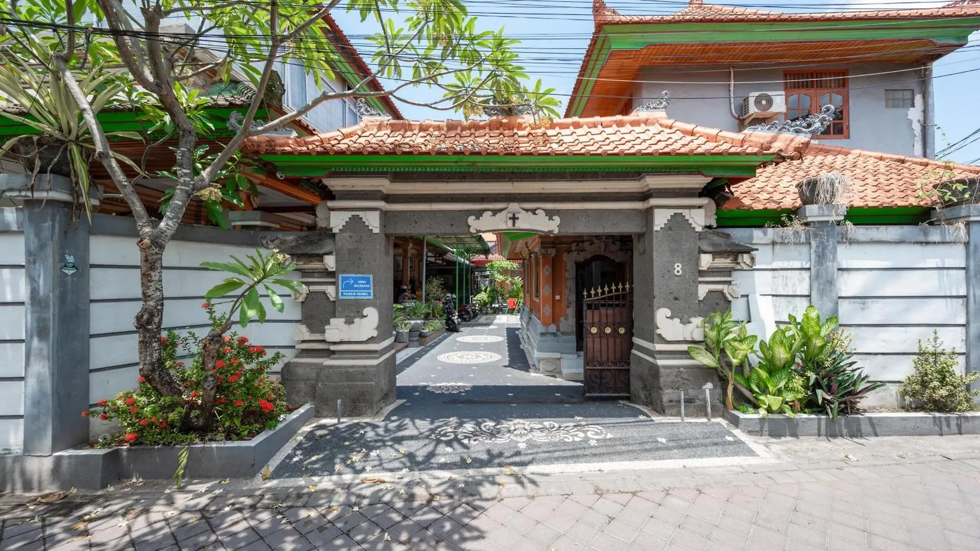 Ceria Guesthouse Seminyak Mitra Reddoorz Hotel