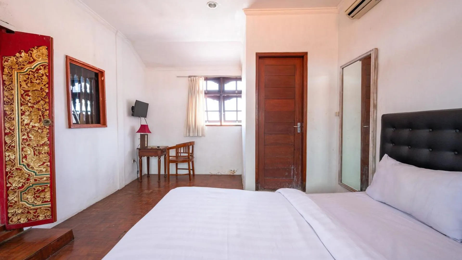 Ceria Guesthouse Seminyak Mitra Reddoorz Hotel
