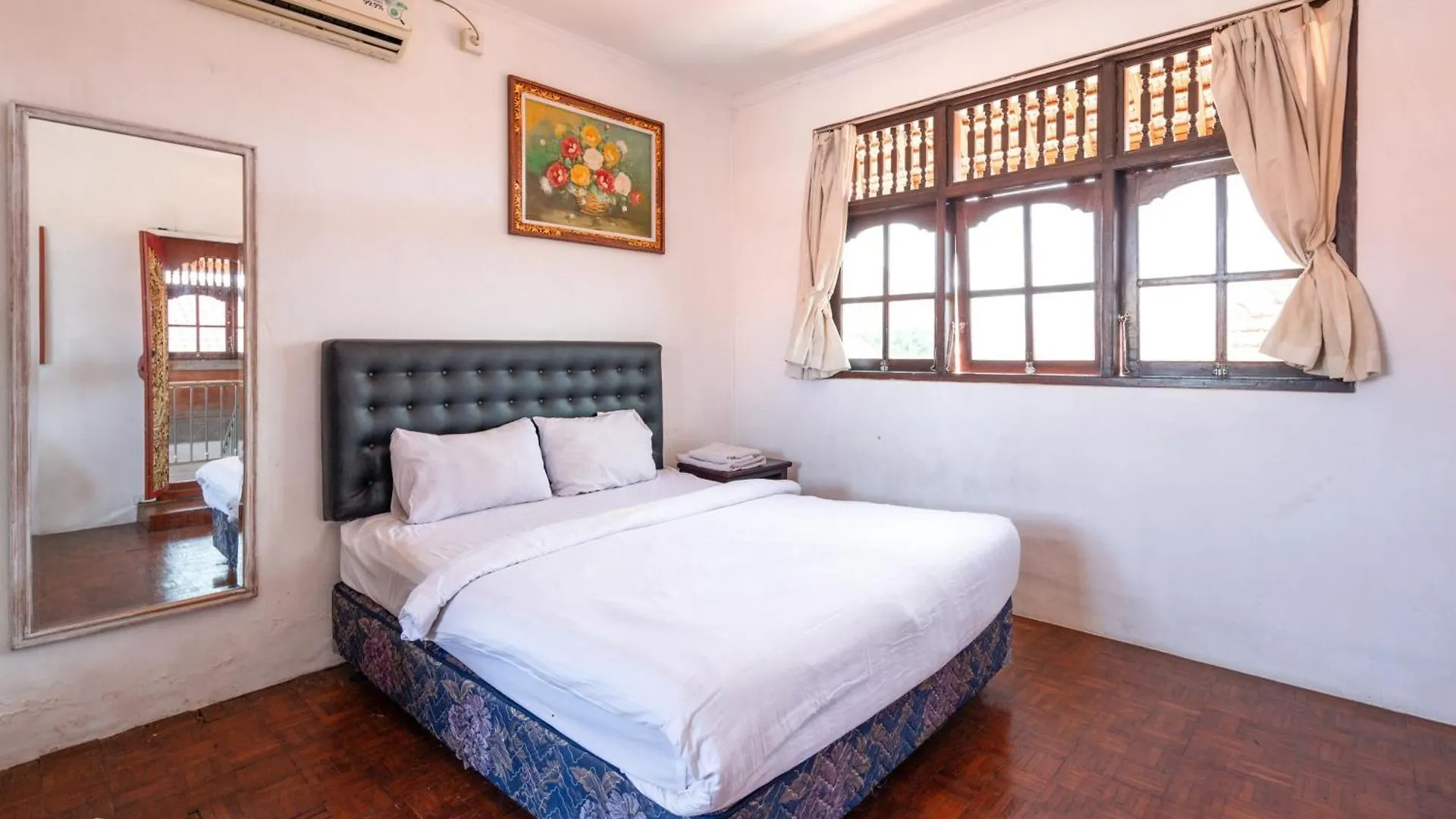 Ceria Guesthouse Seminyak Mitra Reddoorz Hotel