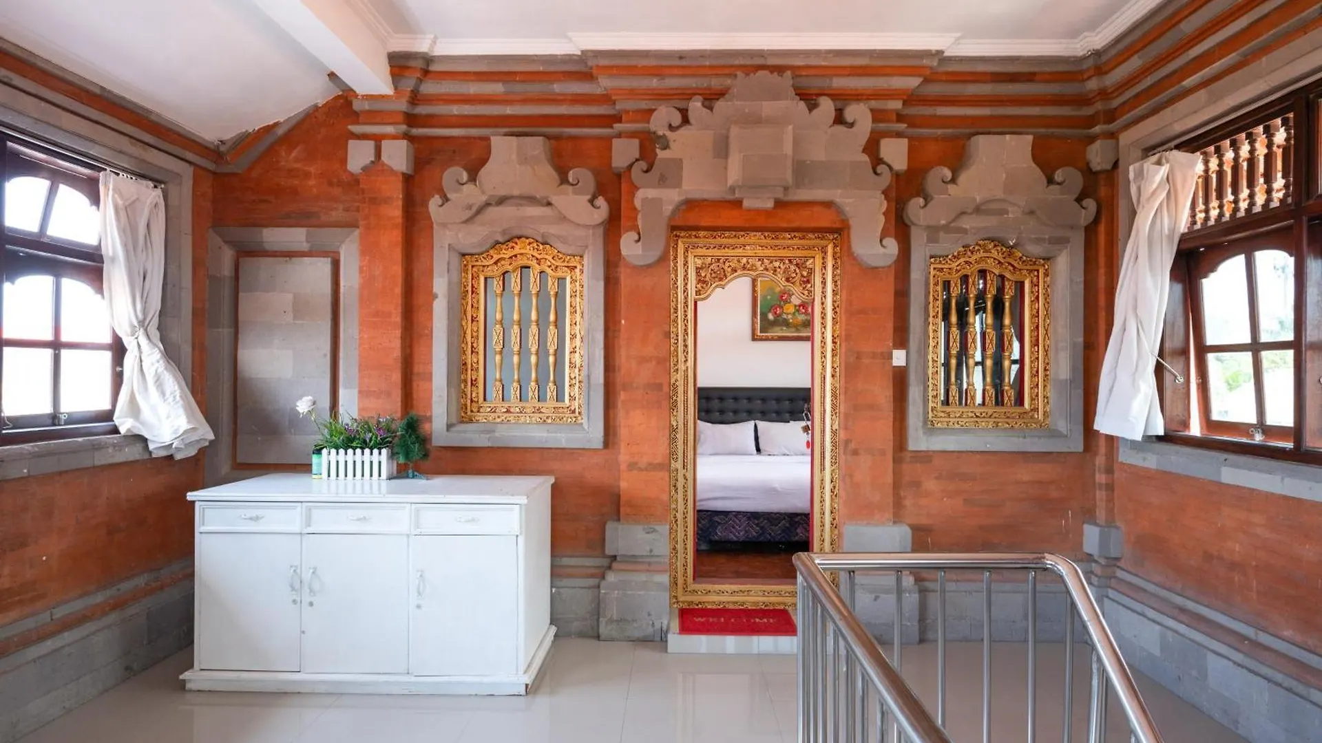 Hotel Ceria Guesthouse Seminyak Mitra Reddoorz
