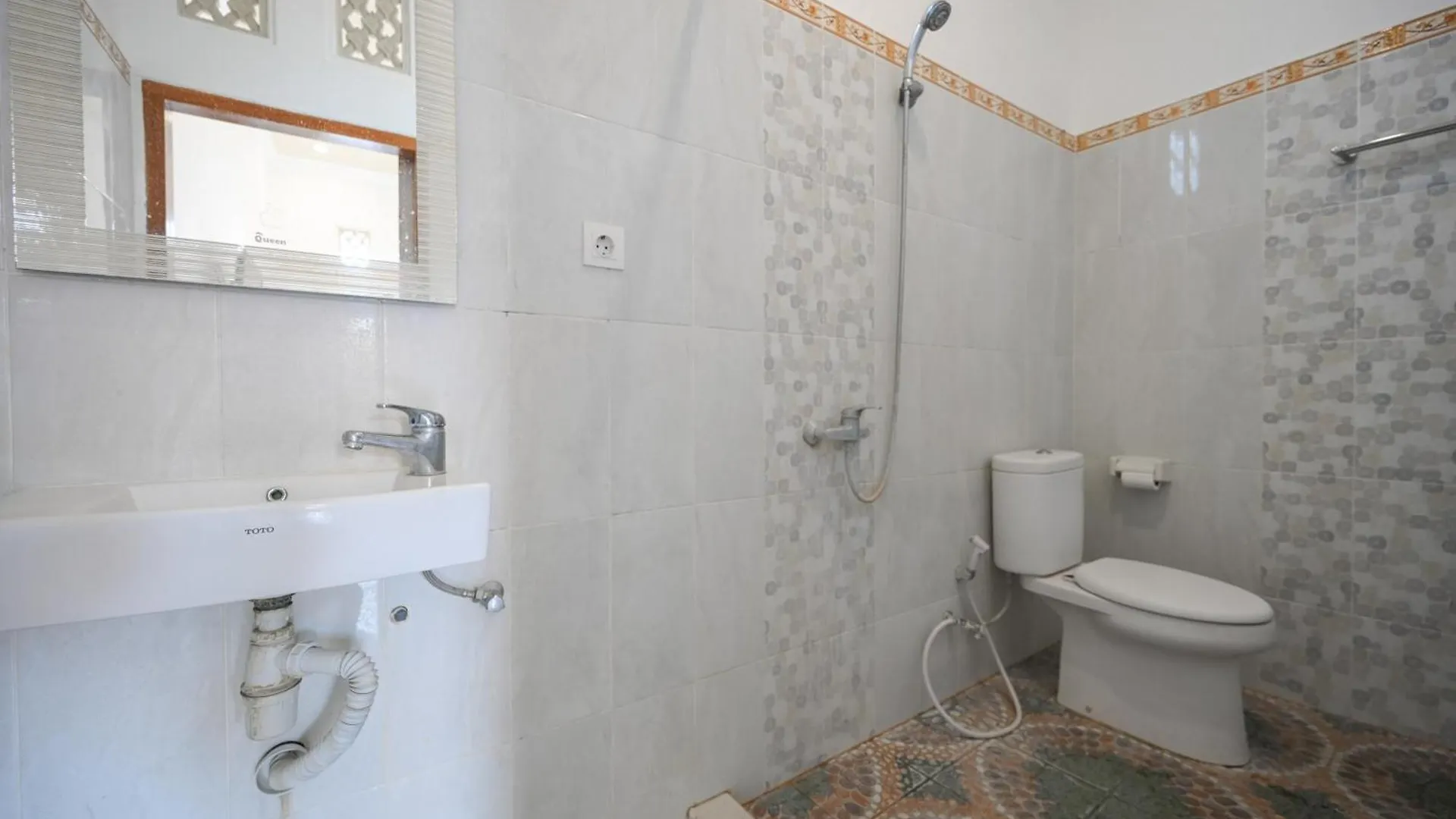 Ceria Guesthouse Seminyak Mitra Reddoorz 2*,