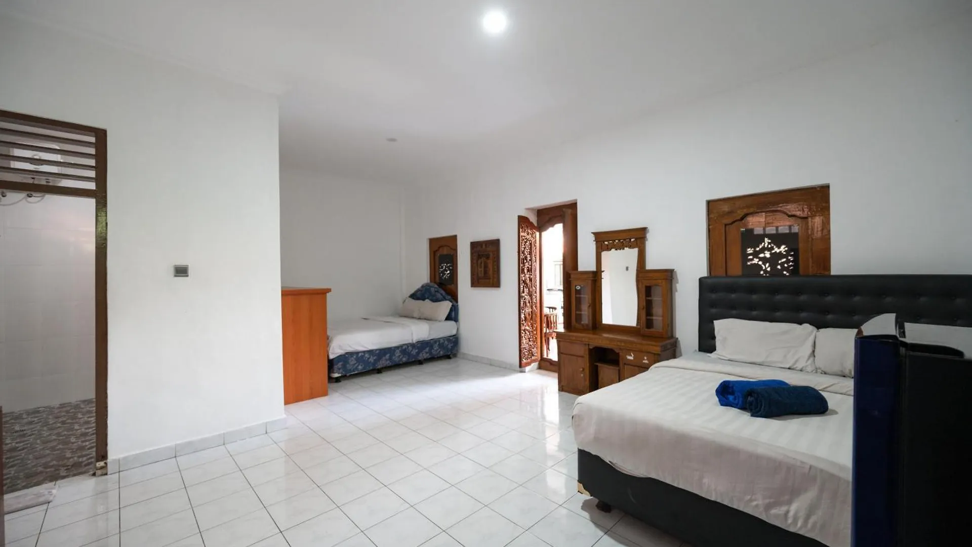 Ceria Guesthouse Seminyak Mitra Reddoorz