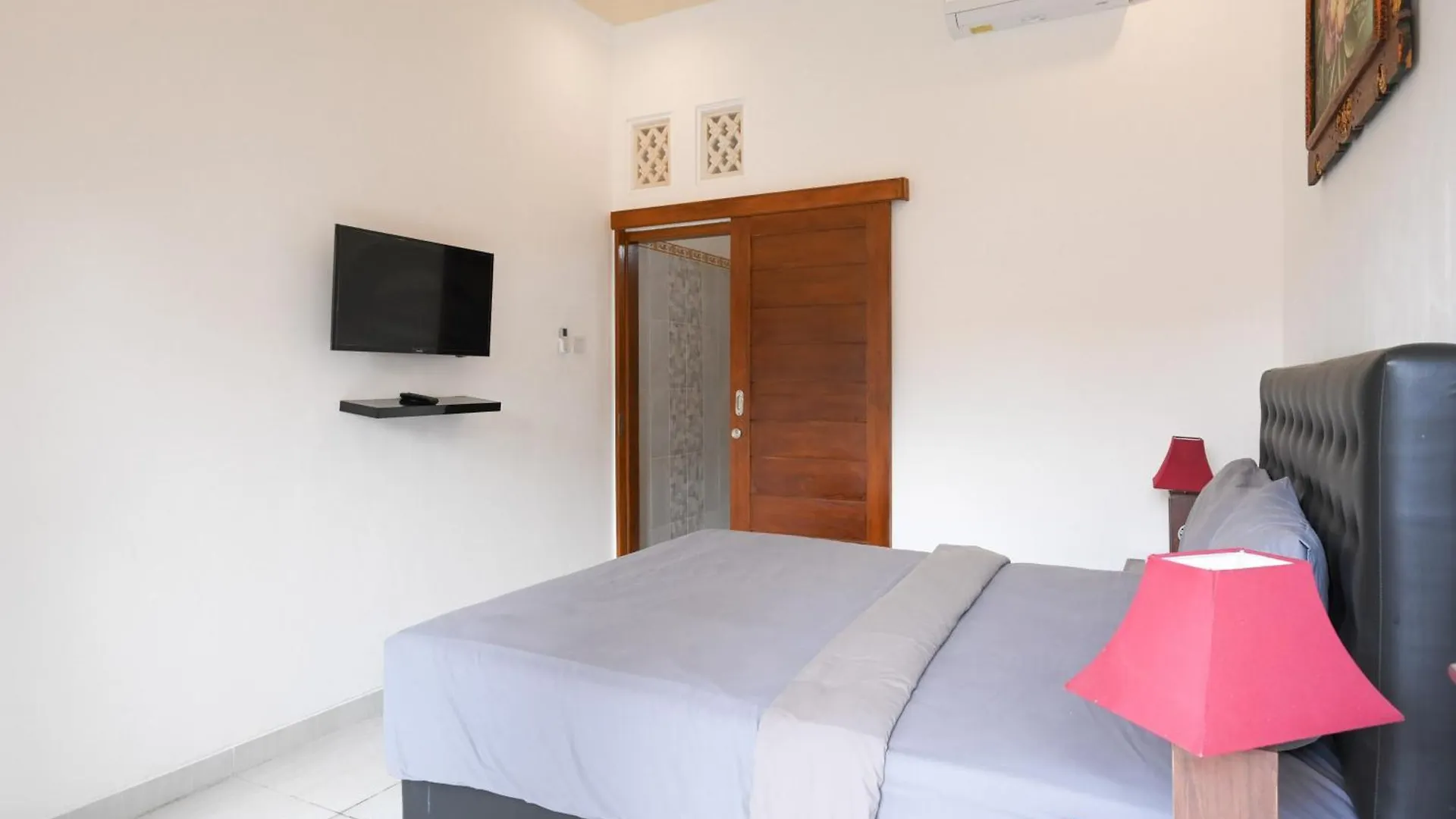 Ceria Guesthouse Seminyak Mitra Reddoorz Hotel